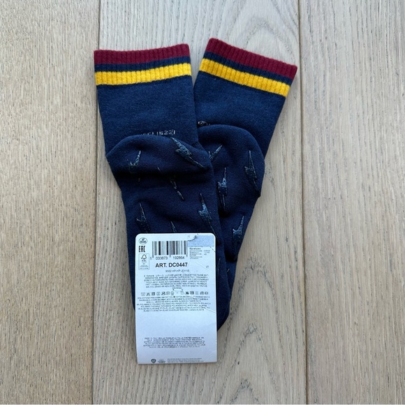 🆕 Harry Potter Ankle Socks with Lightning Bolt Grip Bottoms - Picture 4 of 5